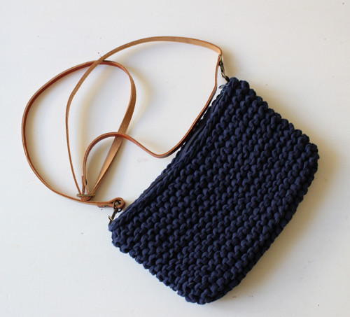 Přízová crossbody kabelka T158 šedá