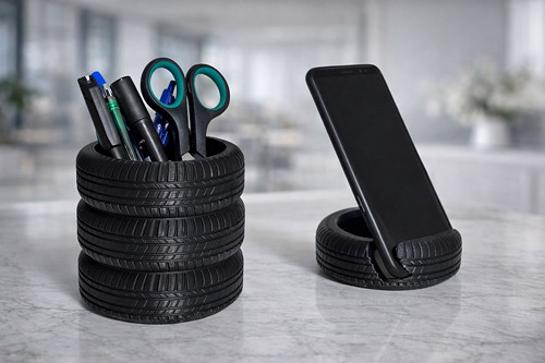 Tire Desk Set“ – stojánek na psací potřeby & mobil