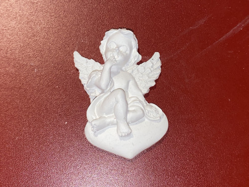 Sádrový odlitek - sedící andílek