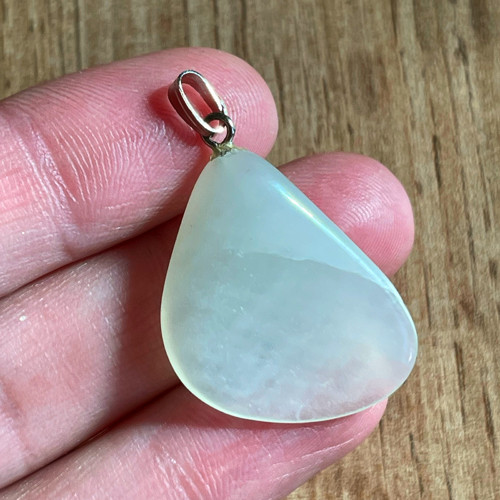 Přívěsek s chalcedonem E063