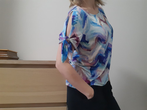 Tričko s vázačkami na rukávech - vel. 38