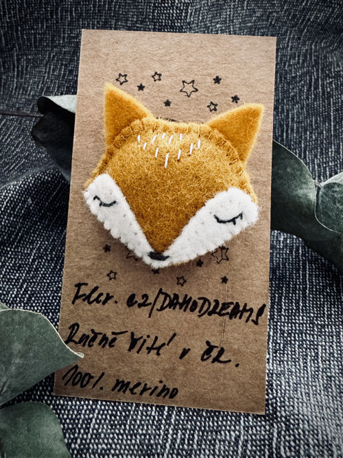 Ručně šitá brož z merino vlny Liška