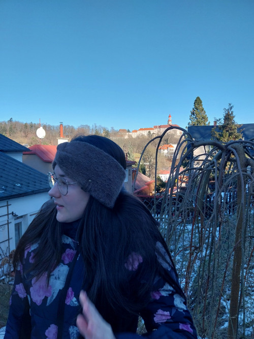 Pletená čelenka křížená