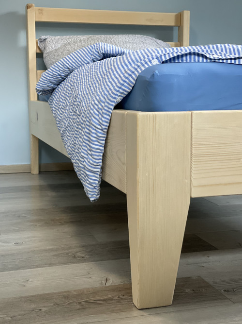 Masivní postel ze SMRKU 90x200