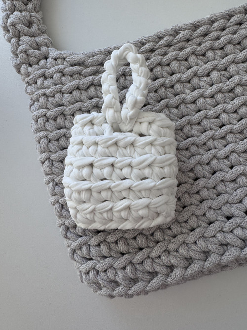 Háčkovaný obal na sluchátka - off white