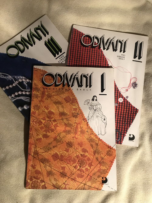 Učebnici ´Odívání I,II,III pro střední školy ´