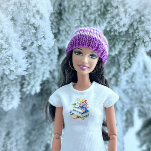 Pletená čepička pro Barbie - Fialová kombinace