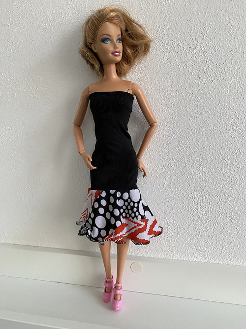 Šaty na panenku Barbie