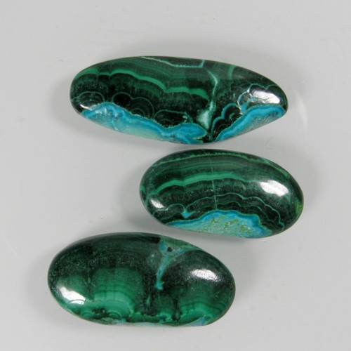 Chrysokol-Malachit, 82,91ct./3ks., 27-36 mm