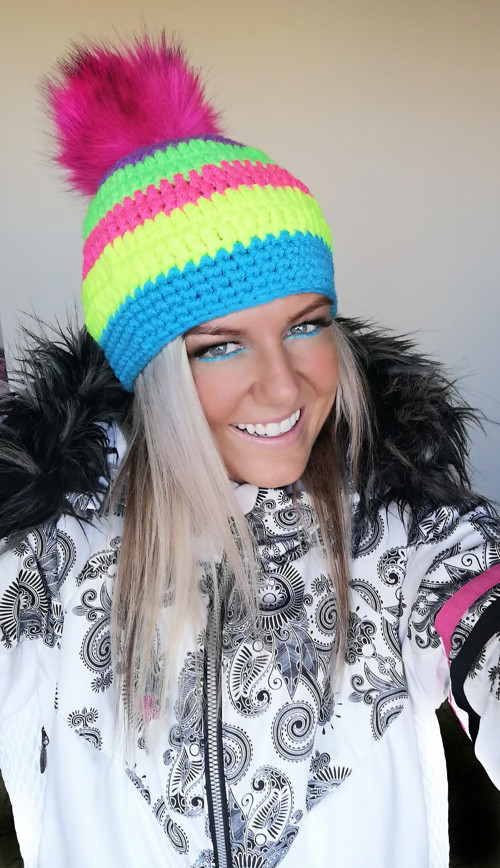 Neon háčkovaný kulich /SKLADEM