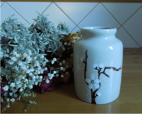 Pěkná značená porcelánová vázička