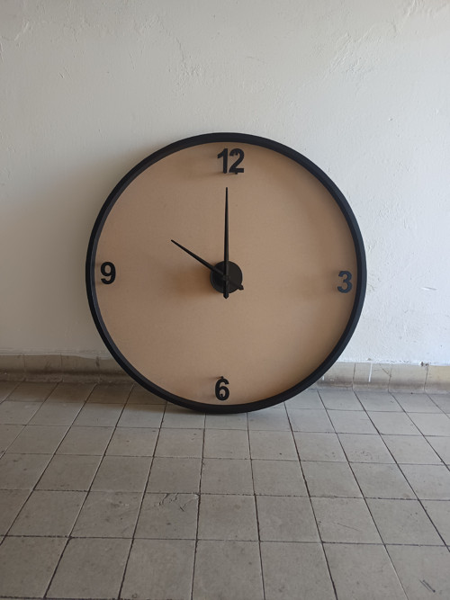 Hodiny v kulatém rámu na mechový obraz 100 cm
