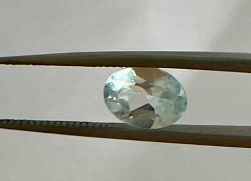 Topás 1,665 ct, 8,22x6,11x4,28 mm