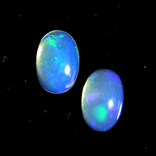 Pár kabošonů etiopského Opálu, 0,65ct./Pár, 6x4 mm