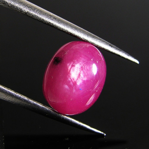 Přírodní Rubín, kabošon, 3,21 ct., 9,1x7,2x4,0 mm
