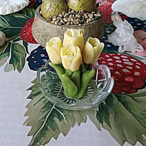 Kytička tulipánů - svíčka