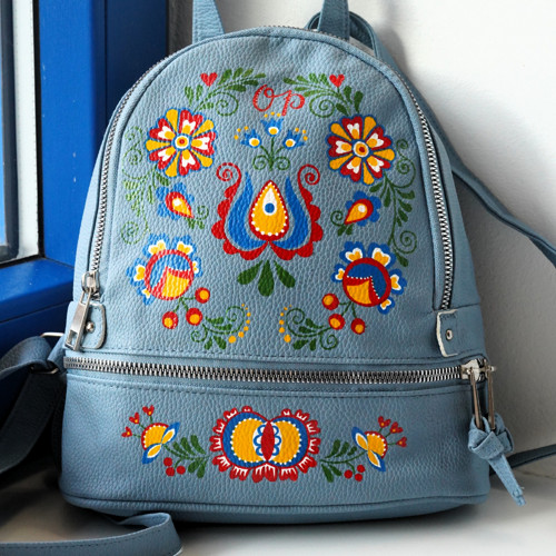 Batůžek s folklórními motivy a monogramem