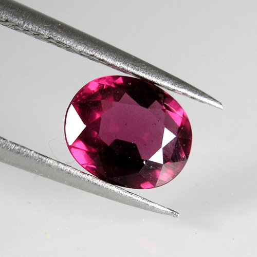 Broušený malinový Rhodolit, 2,16ct., 8,3x7,0x4,0mm