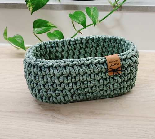 Háčkovaný košík 20 x 10 cm