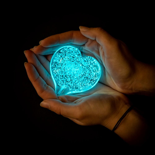 Skleněné srdce s fluorescenčním pigmentem MODRÉ