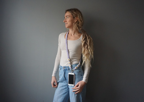 Popruh na telefon "Lila flowers"
