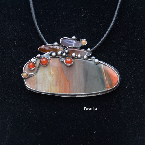 Země - jaspis polychrom, karneol