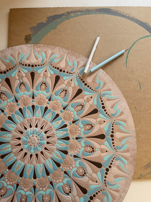 Mandala Cappuccino - ručně malovaná, 45 cm