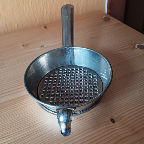 Cedník na játrovou rýži
