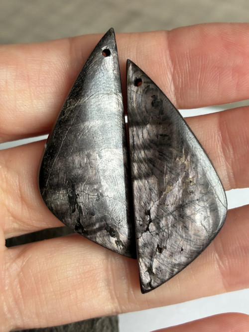 Hypersten - pár přír. broušených kamenů, 71.20 Ct.