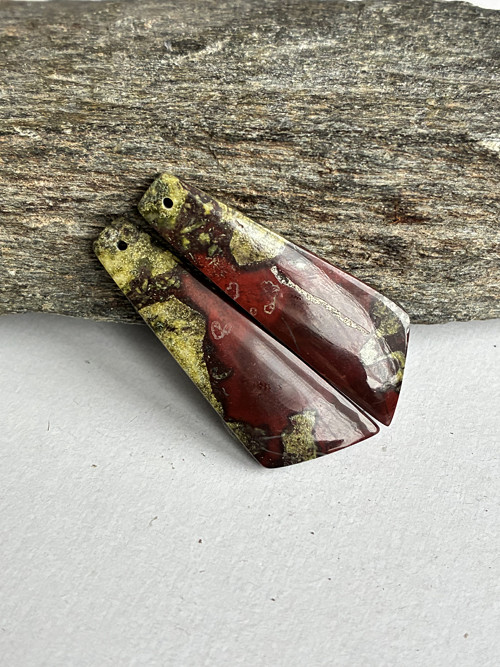 BLOODSTONE- pár broušených přír. minerálů, 45 Ct