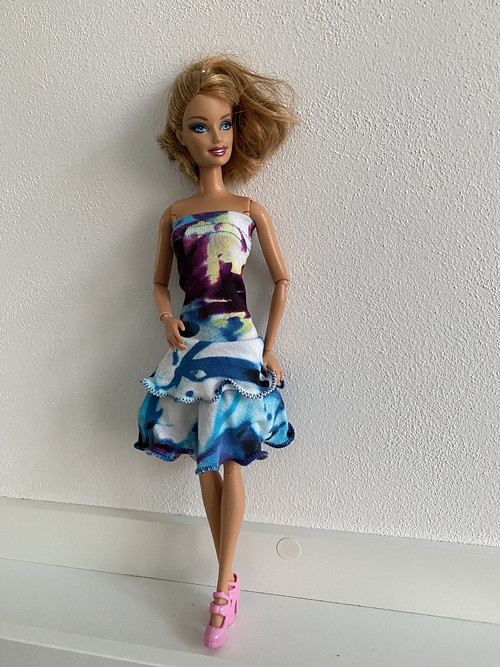 Šaty na panenku Barbie