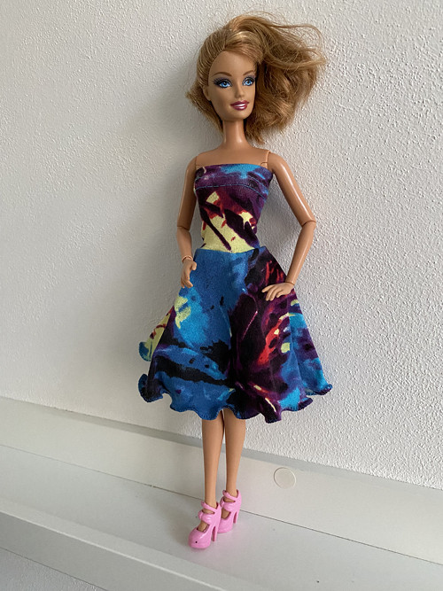 Šaty na panenku Barbie