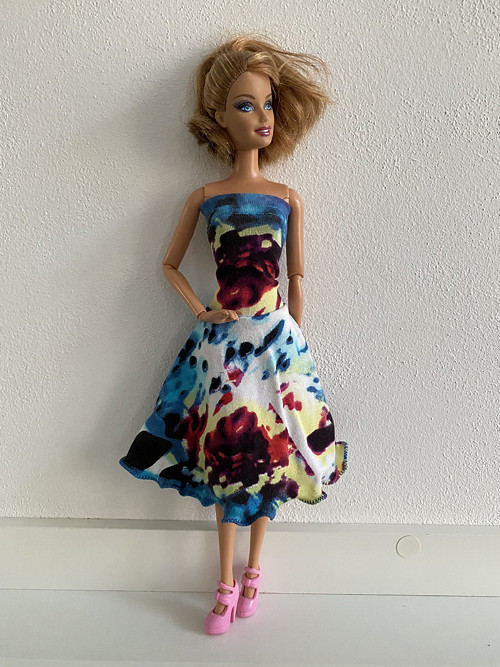 Šaty na panenku Barbie