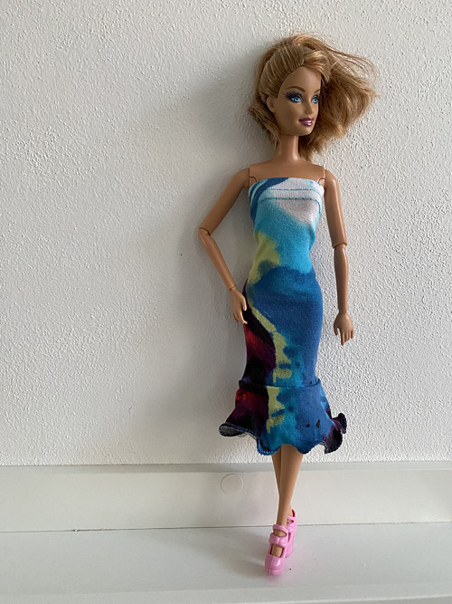 Šaty na panenku Barbie