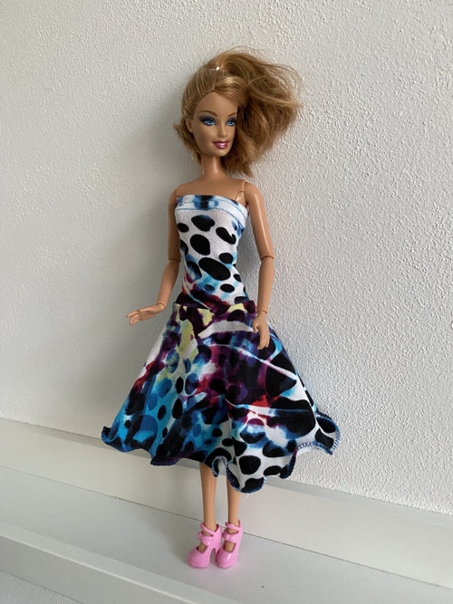 Šaty na panenku Barbie