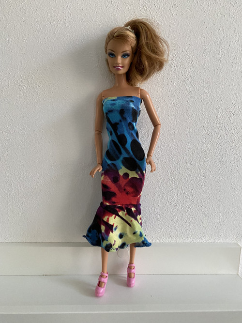 Šaty na panenku Barbie