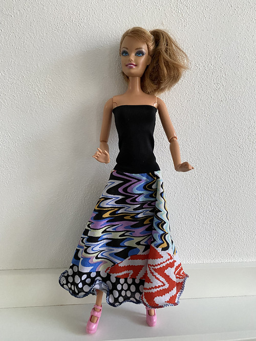 Šaty na panenku Barbie