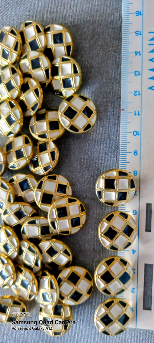 Velké černobílé knoflíky průměr 2 cm