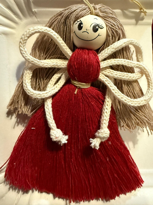 Macrame anděl červený