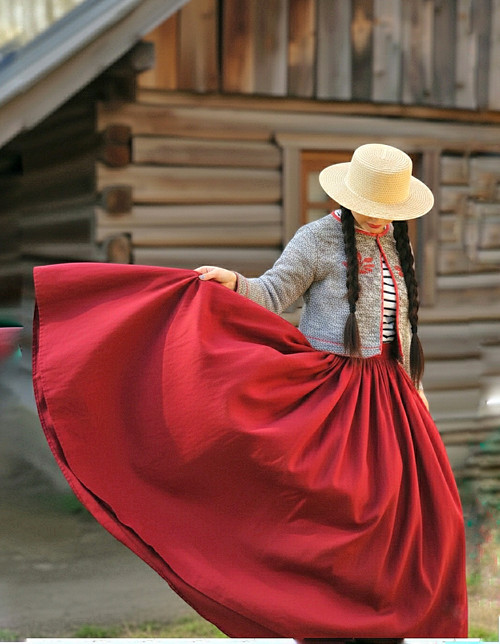Pre milovníčky folklóru kabátik ručne maľovaný