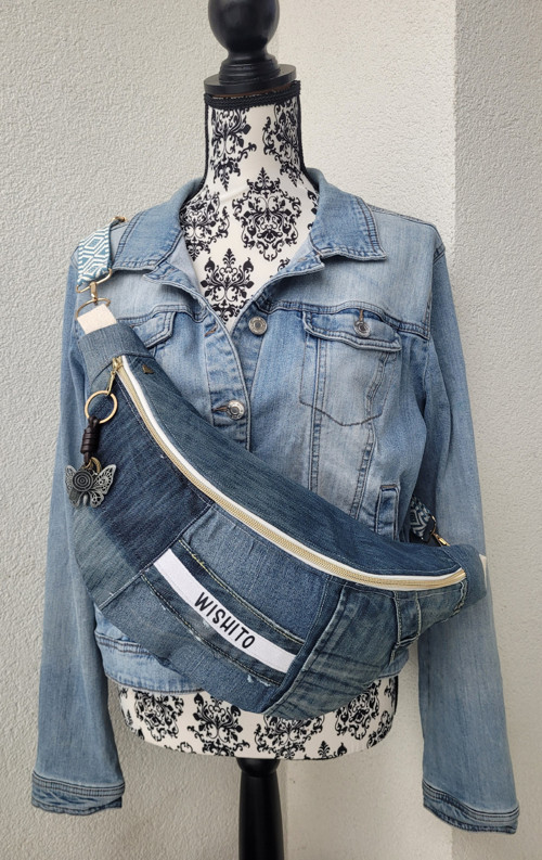 Crossbody ledvinka XL dzínový motýl