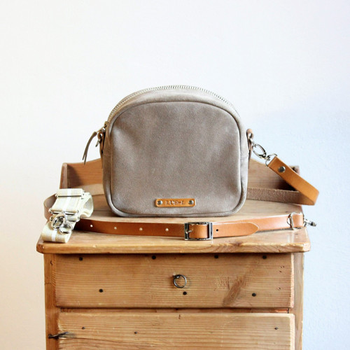 Kožená crossbody kabelka Nude