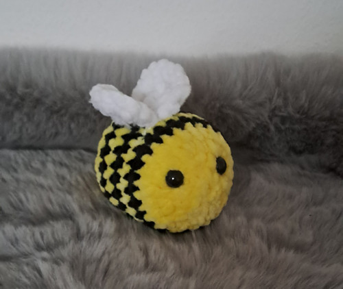 Háčkovaná Včelka