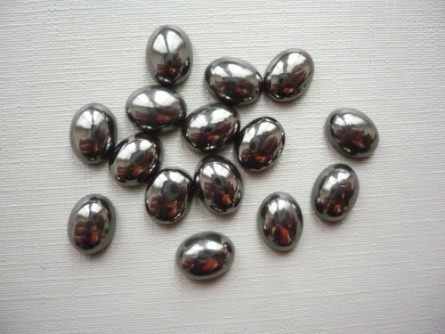 Kabošon - hematit 9 mm, 1 ks