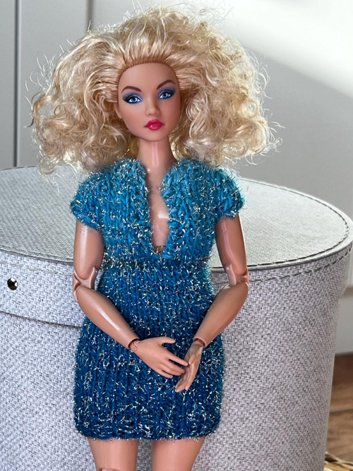 Šaty pro BARBIE efektní příze modrá