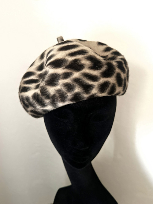 Plstěný Baret S Anténkou Vzor Gepard