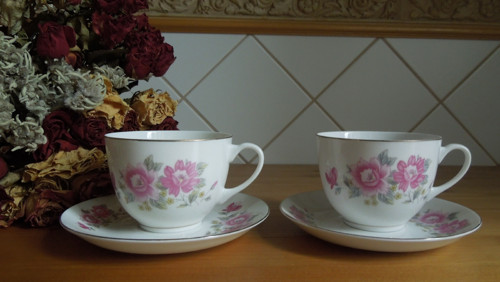 Porcelánové šálky s podšálky, 2 kusy