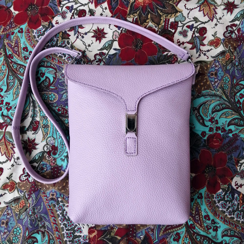 Levandulová kožená crossbody kabelka