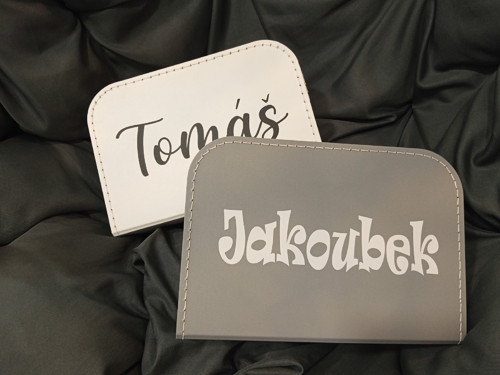 Dětský kufřík se jménem - nyní 1 ŠEDÝ a 2 BÍLÉ