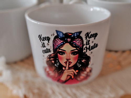 Rebelsky něžný porcelánový hrnek "Keep it mute"